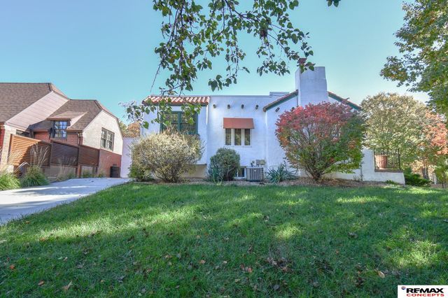 2602 Woodsdale Boulevard, Lincoln, NE 68502