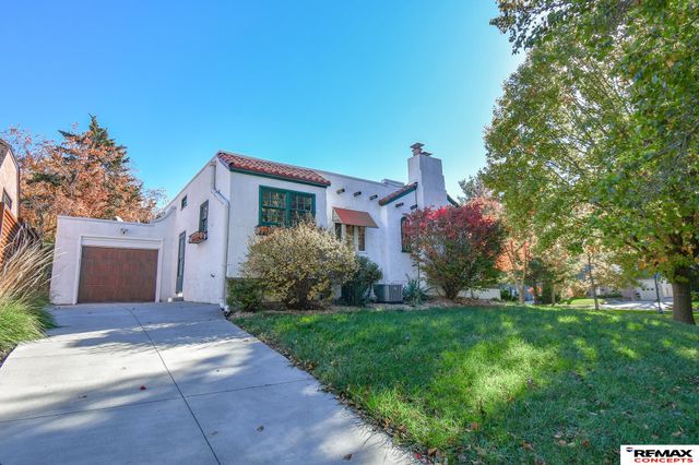 2602 Woodsdale Boulevard, Lincoln, NE 68502