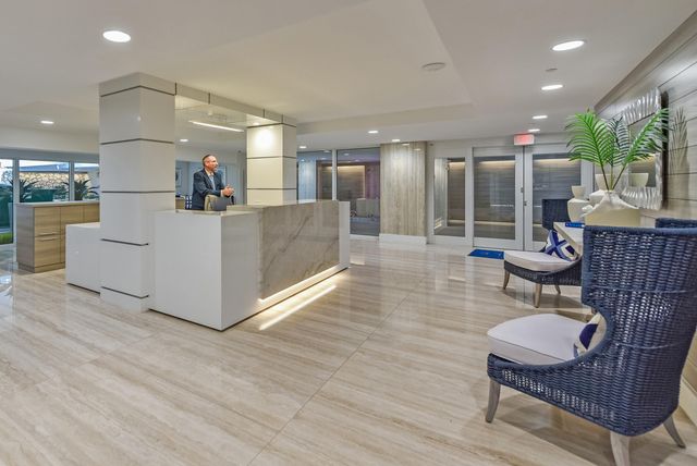 2773 S Ocean Boulevard 204, Palm Beach, FL 33480