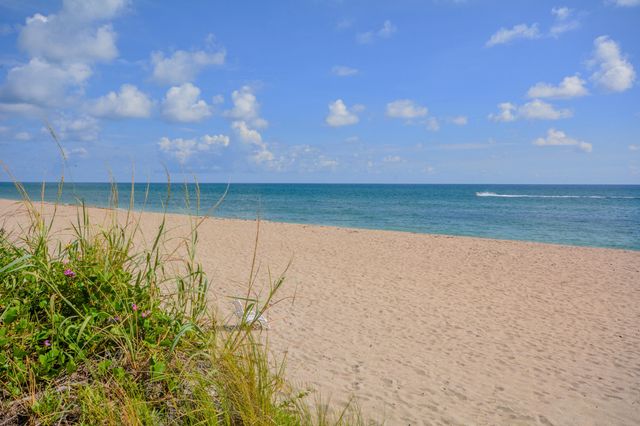 2773 S Ocean Boulevard 204, Palm Beach, FL 33480