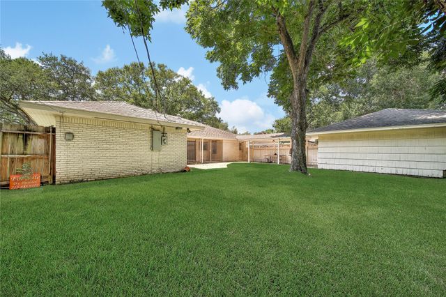 8819 S Rice Avenue, Houston, TX 77096