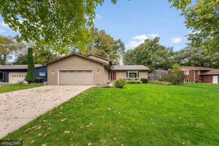 1003 Shady Oak Drive, North Mankato, MN 56003