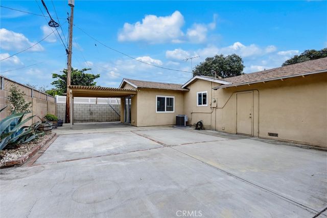 2420 S Artesia, Santa Ana, CA 92704