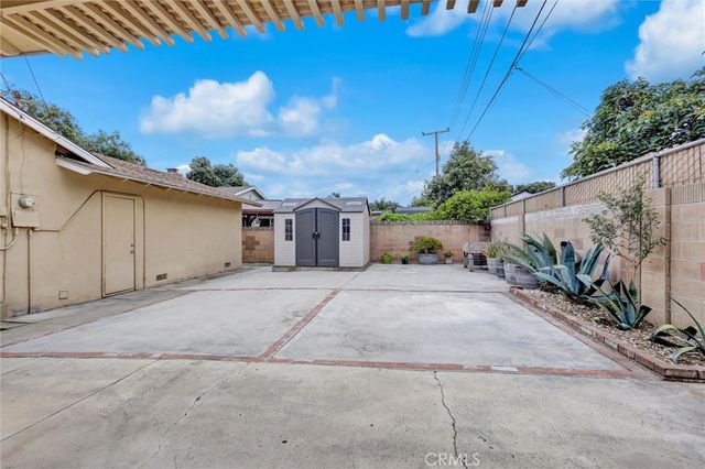 2420 S Artesia, Santa Ana, CA 92704