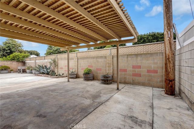 2420 S Artesia, Santa Ana, CA 92704