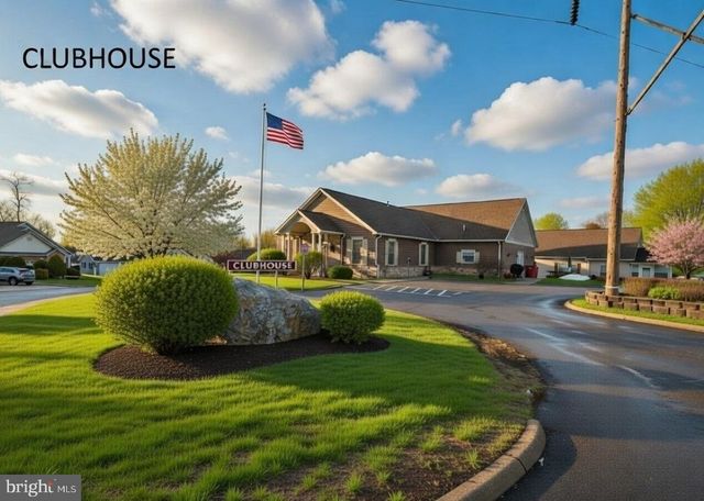 14 COLONIAL CT, Shippensburg, PA 17257