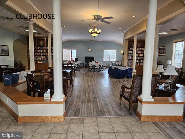 14 COLONIAL CT, Shippensburg, PA 17257