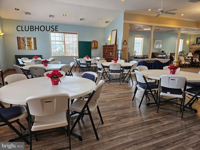 14 COLONIAL CT, Shippensburg, PA 17257