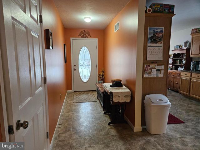 14 COLONIAL CT, Shippensburg, PA 17257