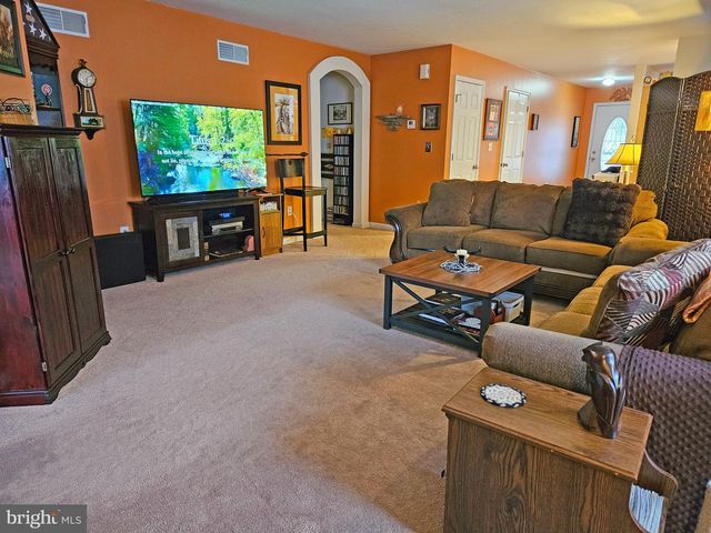 14 COLONIAL CT, Shippensburg, PA 17257