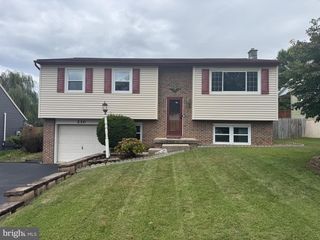 210 MARION TER, Ephrata, PA 17522