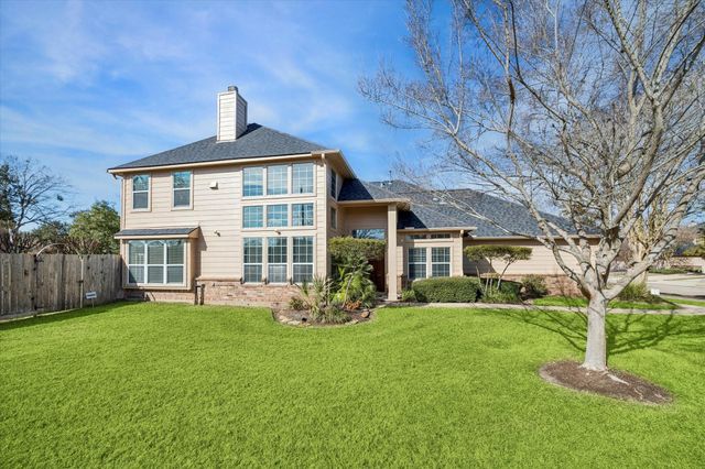 8942 Summer Ash Lane, Sugar Land, TX 77479