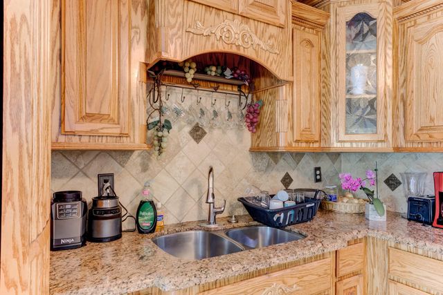 316 Hickman Lane, Angleton, TX 77515
