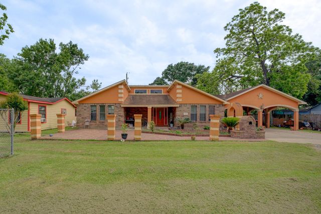 316 Hickman Lane, Angleton, TX 77515