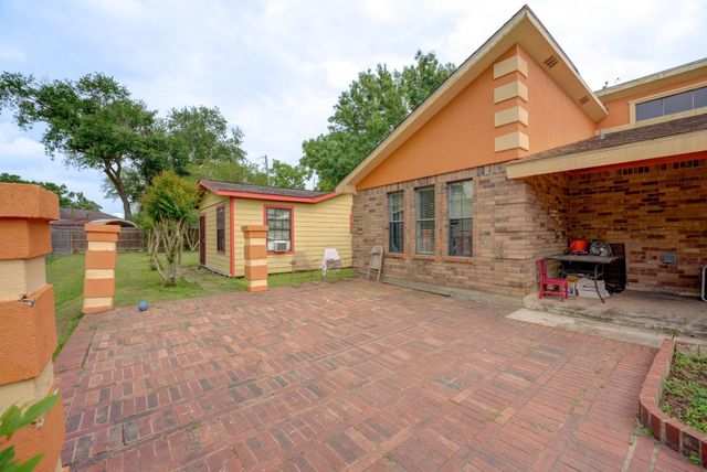 316 Hickman Lane, Angleton, TX 77515