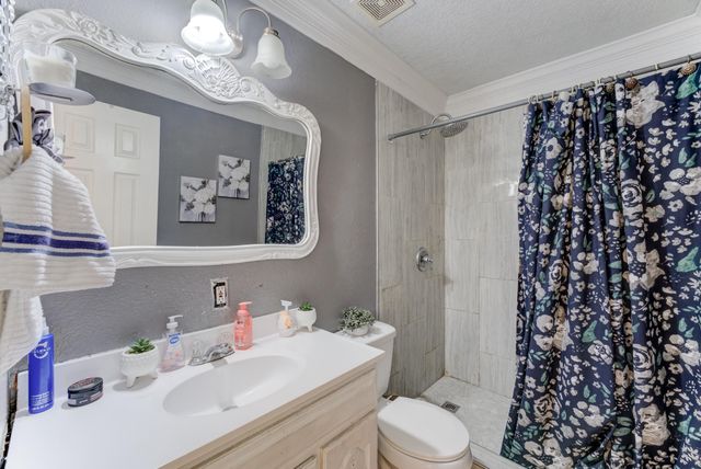 316 Hickman Lane, Angleton, TX 77515
