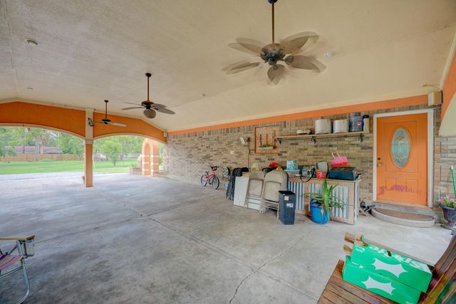316 Hickman Lane, Angleton, TX 77515