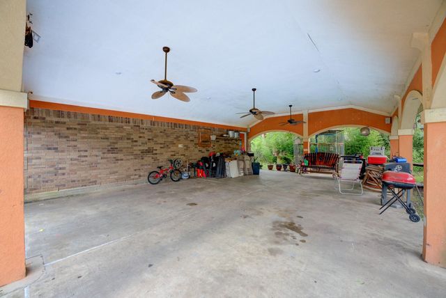 316 Hickman Lane, Angleton, TX 77515