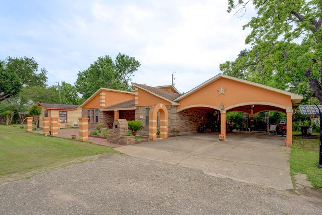 316 Hickman Lane, Angleton, TX 77515