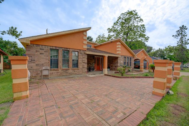 316 Hickman Lane, Angleton, TX 77515