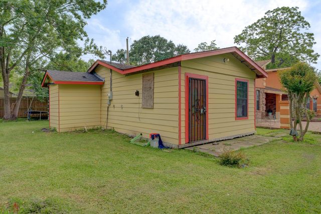 316 Hickman Lane, Angleton, TX 77515