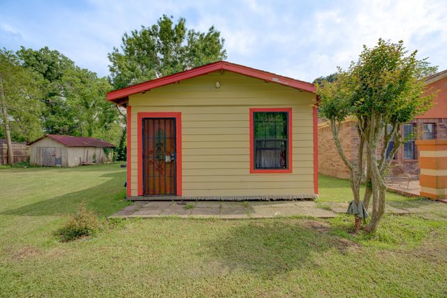 316 Hickman Lane, Angleton, TX 77515
