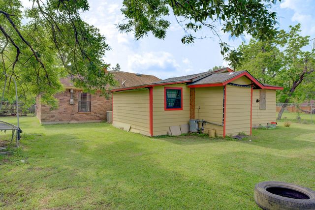 316 Hickman Lane, Angleton, TX 77515