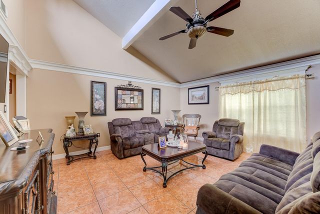 316 Hickman Lane, Angleton, TX 77515