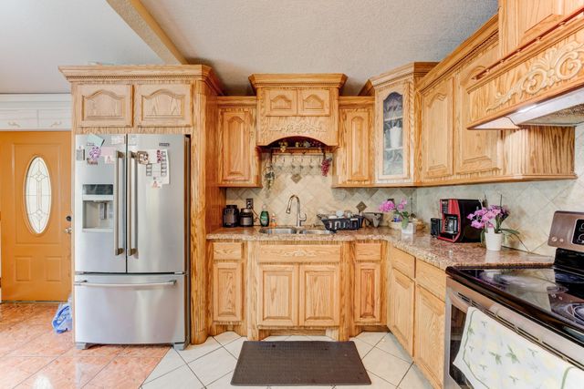 316 Hickman Lane, Angleton, TX 77515