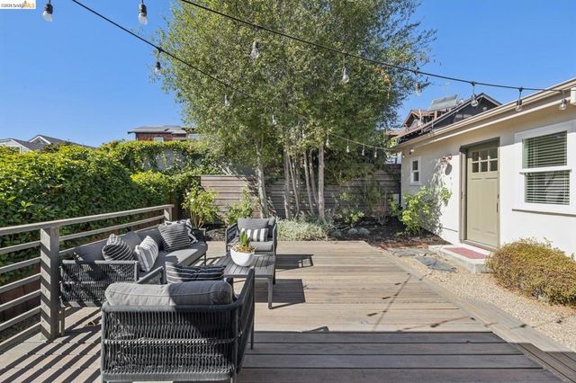 5850 Lawton Ave, Oakland, CA 94618