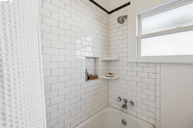 5850 Lawton Ave, Oakland, CA 94618