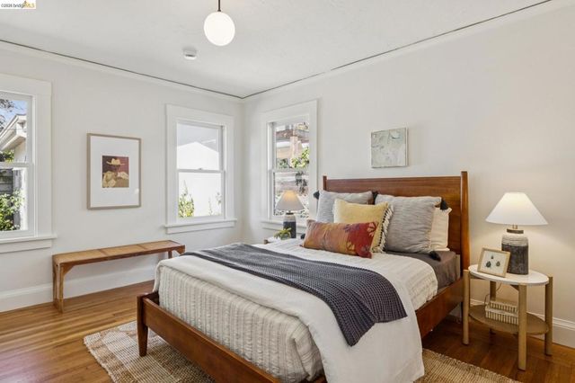 5850 Lawton Ave, Oakland, CA 94618