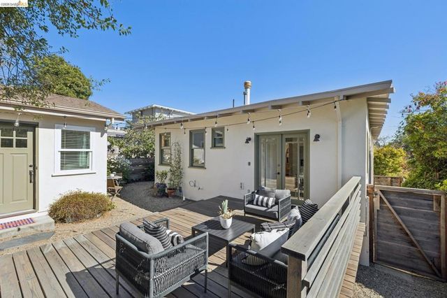 5850 Lawton Ave, Oakland, CA 94618