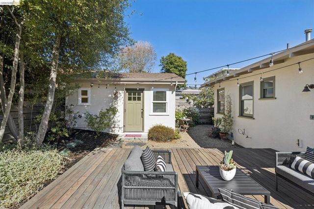5850 Lawton Ave, Oakland, CA 94618