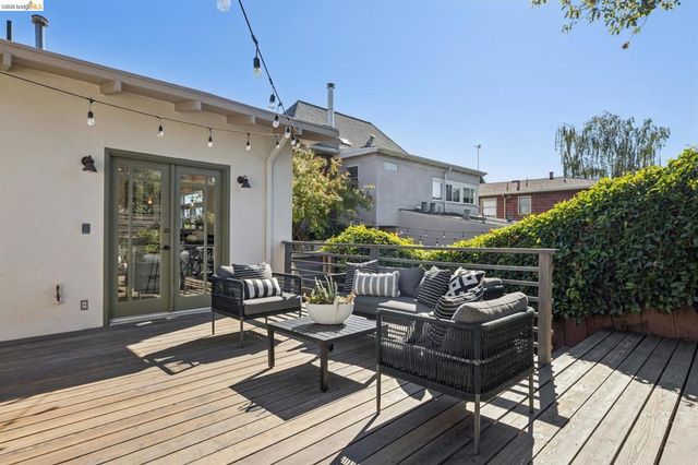 5850 Lawton Ave, Oakland, CA 94618