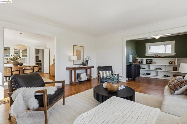 5850 Lawton Ave, Oakland, CA 94618