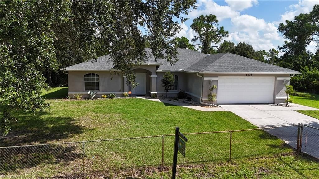 1025 Iris ST E, LEHIGH ACRES, FL 33974 — exterior