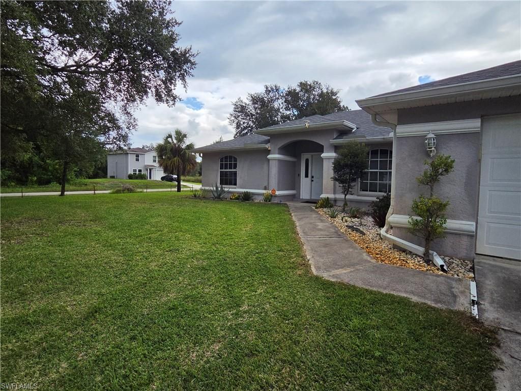 1025 Iris ST E, LEHIGH ACRES, FL 33974 — photo 4