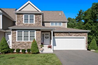 37 Bristol Cir 49, Raynham, MA 02767