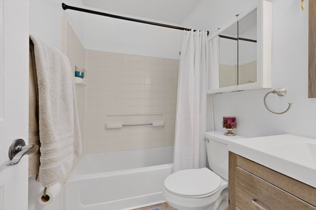 2209 High Desert Circle NE, Rio Rancho, NM 87144