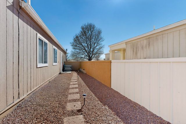 2209 High Desert Circle NE, Rio Rancho, NM 87144