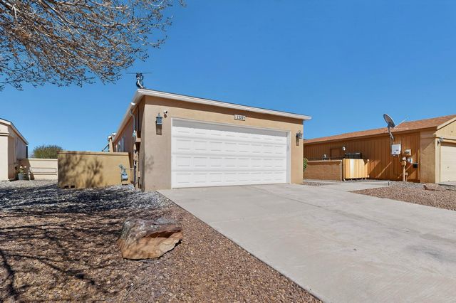 2209 High Desert Circle NE, Rio Rancho, NM 87144