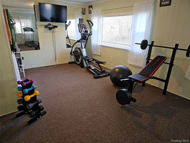 1964 River Rd 37, Calverton, NY 11933