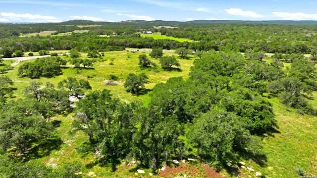 718 Windmill Ridge, Blanco, TX 78606