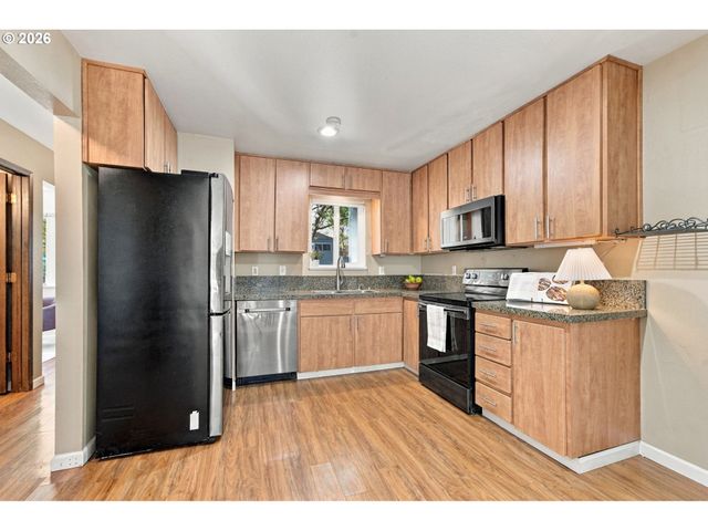 1608 Nw ROLLING HILL Dr, Beaverton, OR 97006