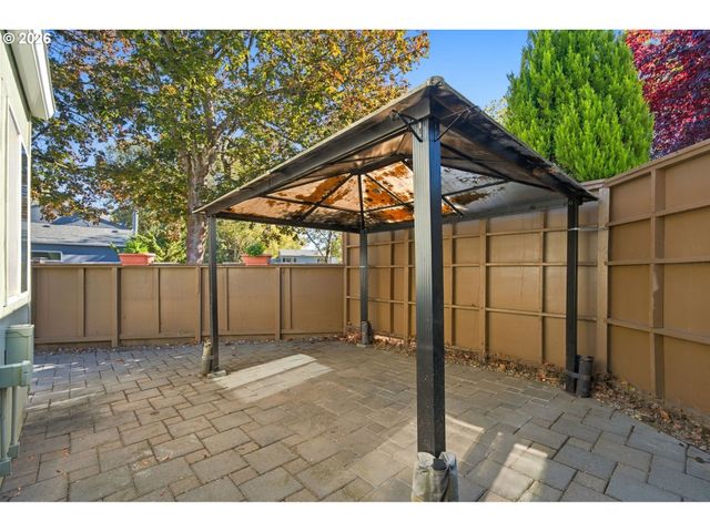 1608 Nw ROLLING HILL Dr, Beaverton, OR 97006