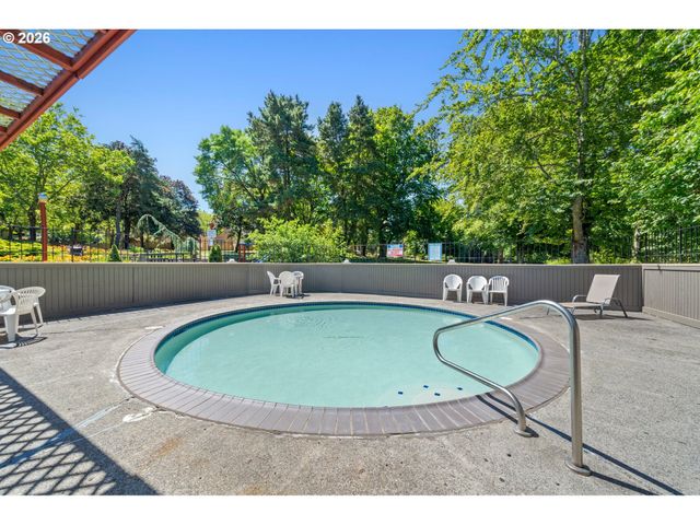 1608 Nw ROLLING HILL Dr, Beaverton, OR 97006