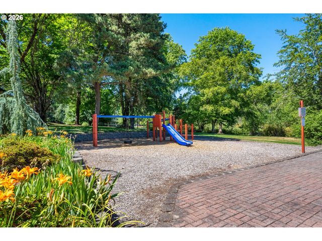 1608 Nw ROLLING HILL Dr, Beaverton, OR 97006