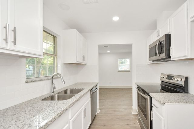 1501 Maiden Lane, Richmond, TX 77469