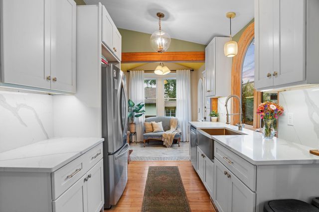 1146 Central Avenue W, Saint Paul, MN 55104